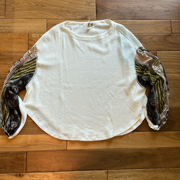 We the Free blouson long sleeve thermal top. - Picture 1 of 5